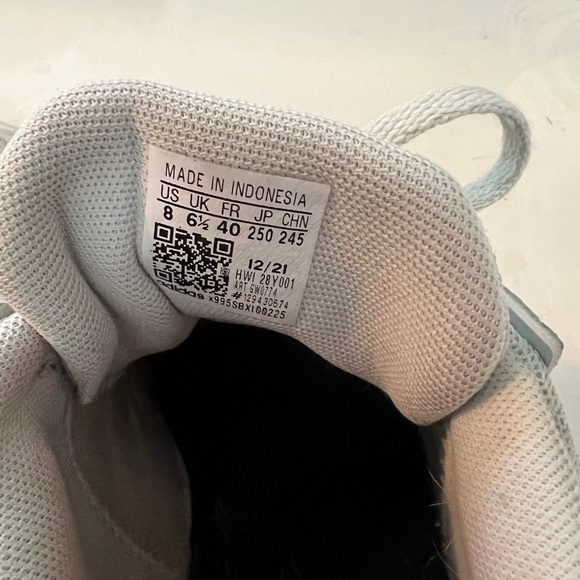 Adidas women size 8 - Picture 2 of 4